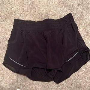 Lululemon hotty hot high rise black shorts size 4